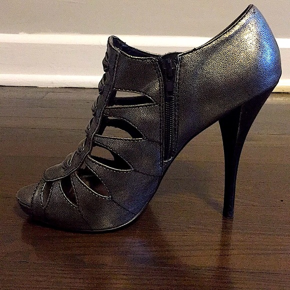 Heels - Picture 5 of 7